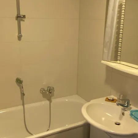 Private With Own Bathroom 하노버